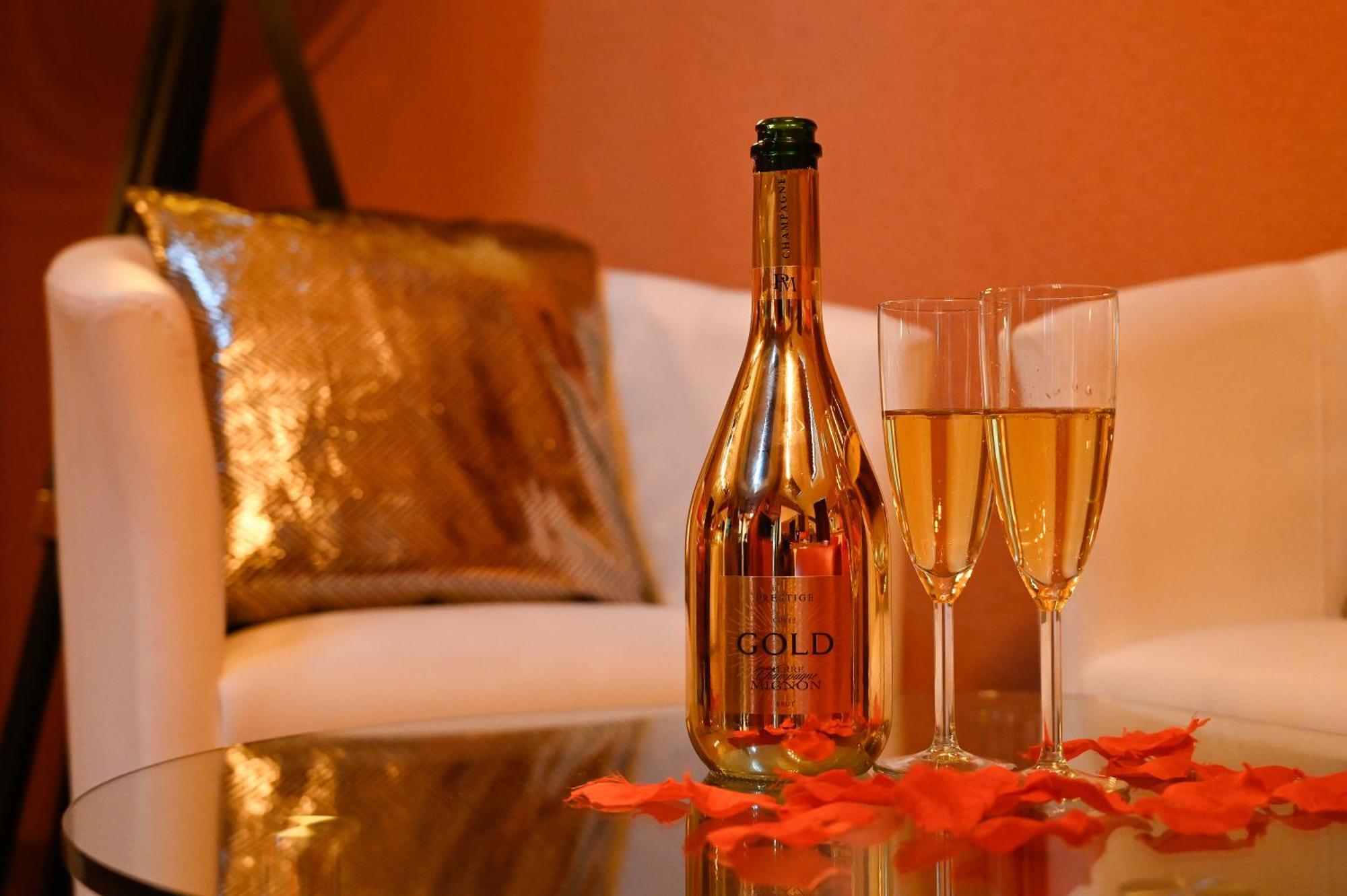 Loveroom